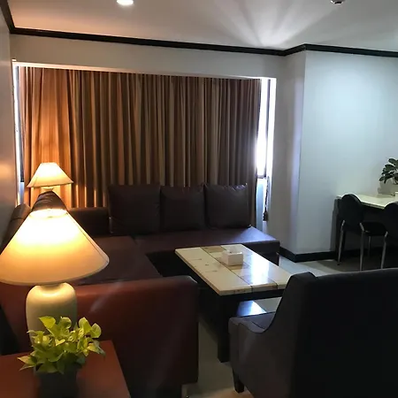 Omnitower Two Bedroom Cozy Apartment